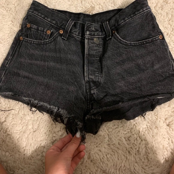 Black Levi Shorts size 0-2 - Picture 2 of 3